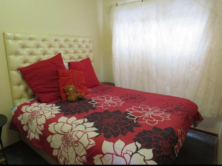 2 Bedroom Property for Sale in Langenhovenpark Free State